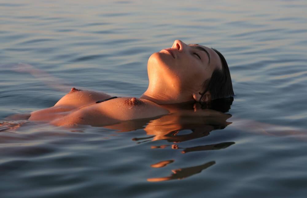 Sunlight Water to the Night pics - Nature serves as the bodys natural clothing