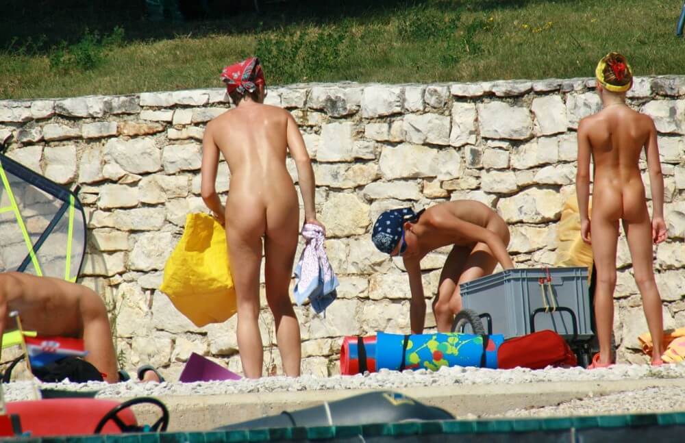 Sporty and Athletic Sands gallery - Supporters of naturism live in harmony with nature