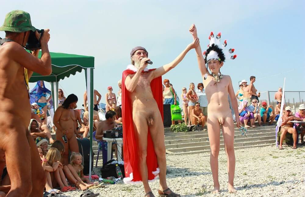 Native Headdress Dance pics - Peace and tranquility as goals of the naturist life