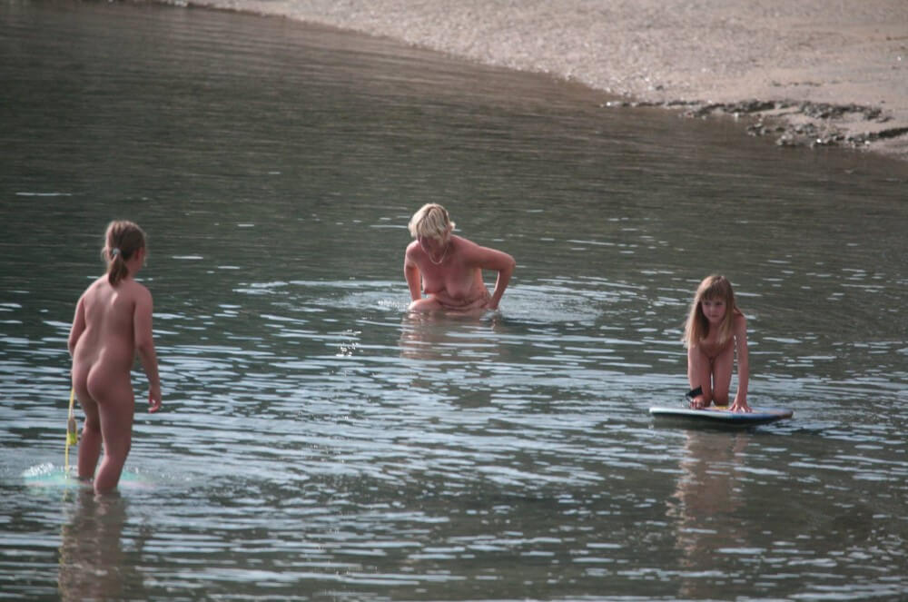 Naturism photo gallery # 14 - Delegation of European Nudists