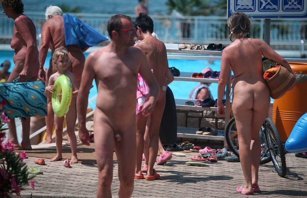 Daytime Nudists Chill Out photos - Sincerity and openness are the foundation of the nudist and naturist lifestyle