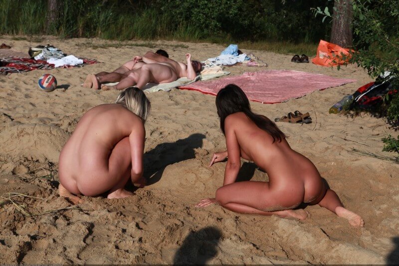 Creekside activity Big Photo gallery - Spectators are permitted to be naked