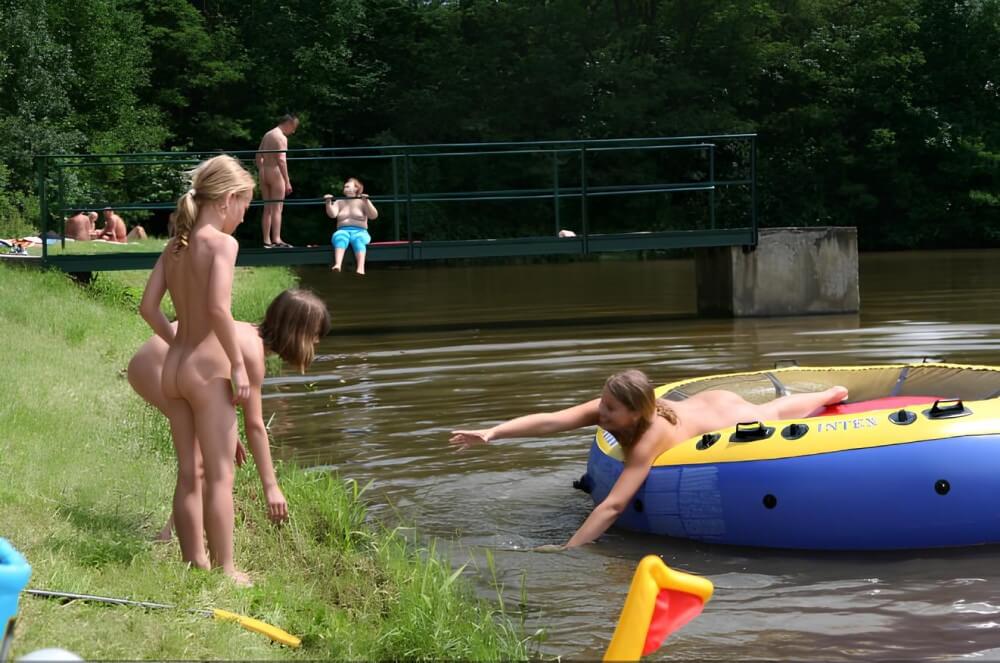 Naked Body gallery - The desire to be closer to nature and without clothes
