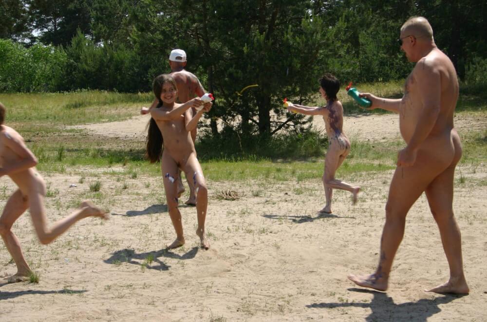 Kiev Group Painting Wild pics - Naturism and respect for nature