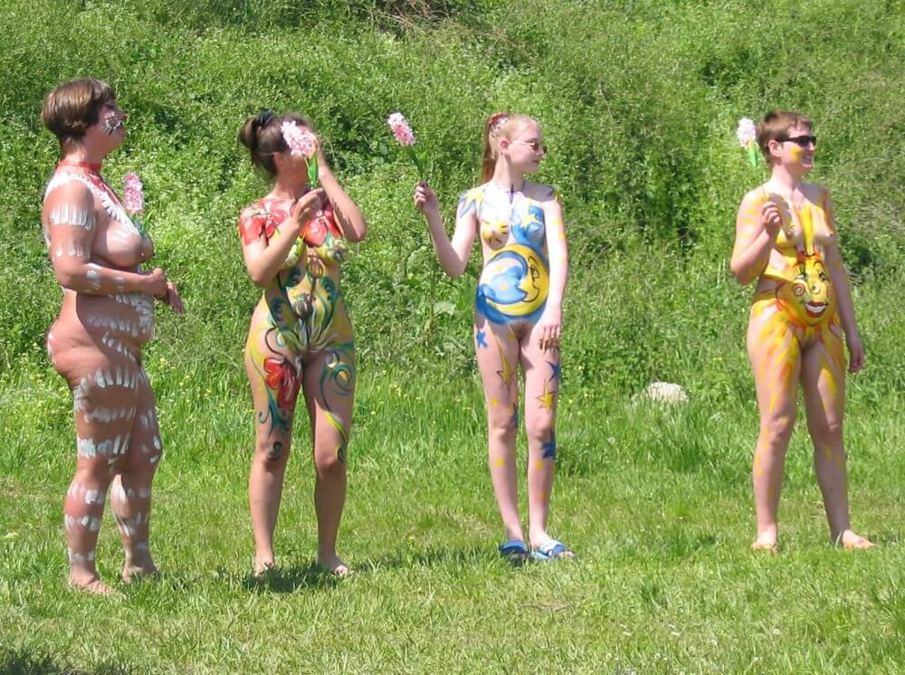 Family String-Apple Game Pics - Nudity fosters the development of trust and sincere relationships