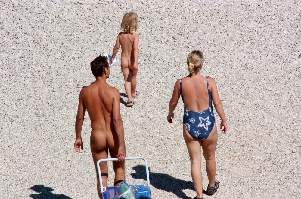Beach Voyage Nudism Life pics - Striving for tolerance and respect is the code of conduct among nudists
