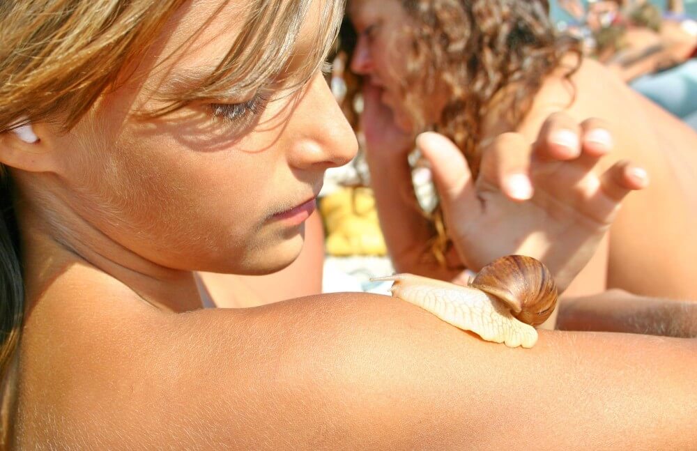 Ulitka Play On the Beach pics - Naturism teaches us to accept differences and imperfections without shame or insecurities
