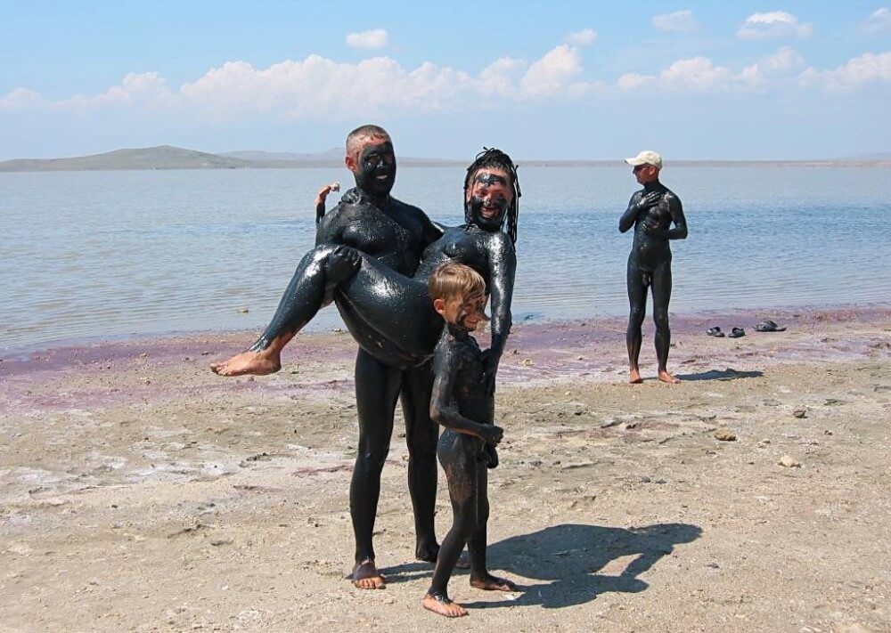 Dark Mud And Clear Water pics - A person without clothes is closer to nature