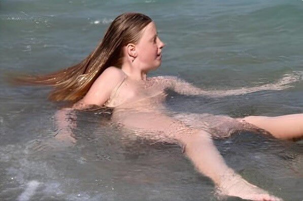 Turqoise Water Splash pics - Nudity is a natural part of life for some people on the planet
