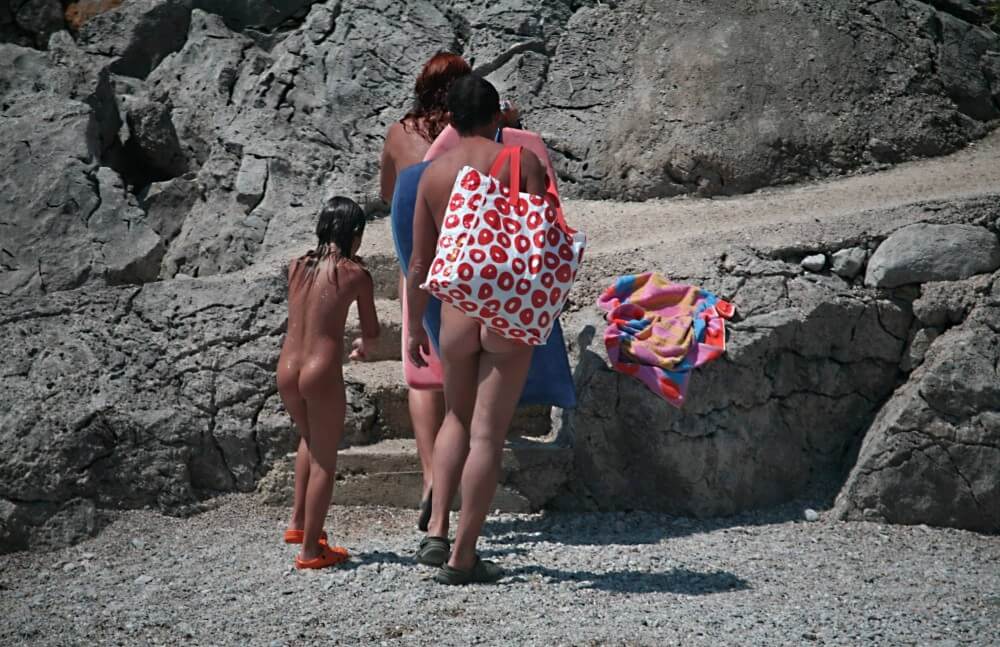 Calling To Go Home pics - Nudism helps overcome shyness and insecurities