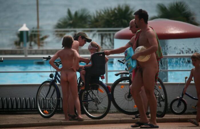 Freedom on two wheels: how cycling and hiking enrich the lives of nudists - Sincerity and openness are the foundation of the nudist and naturist lifestyle