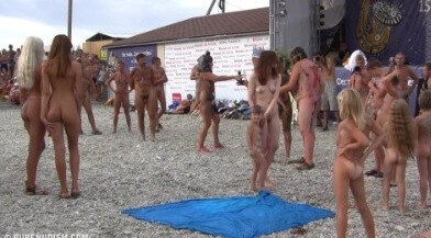Cool Day At The Beach Full HD video - Nudism reduces self-consciousness