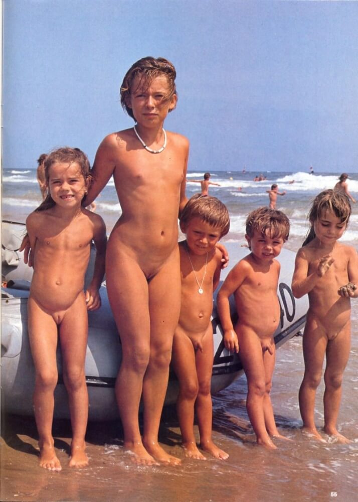 Jung und Frei Nr 2 - Naturists live freely and naturally