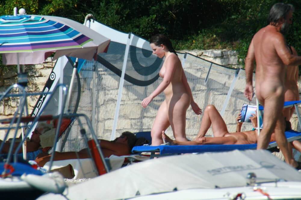 Girl Daytime Bath - Nudism is based on human nature