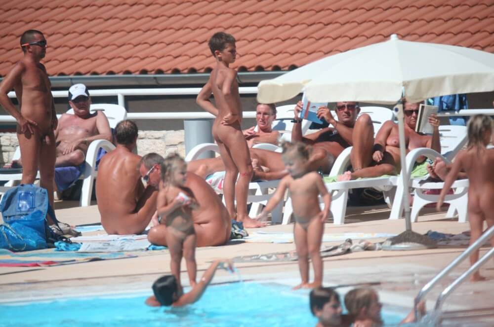 Pool Camping Sides gallery - Public nudism