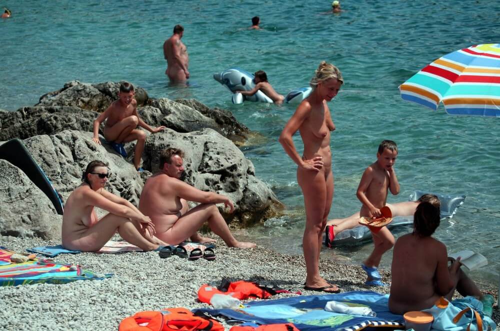 Rock Side Family Camping pics - People who participate in nude recreation seek psychological comfort