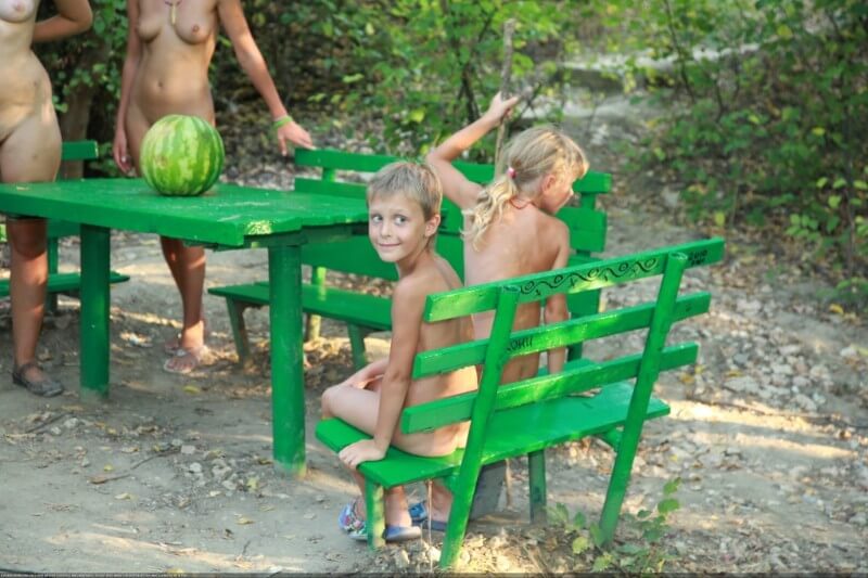 Naturists green picnic photos - The practice of nudism promotes freedom from fears and insecurities