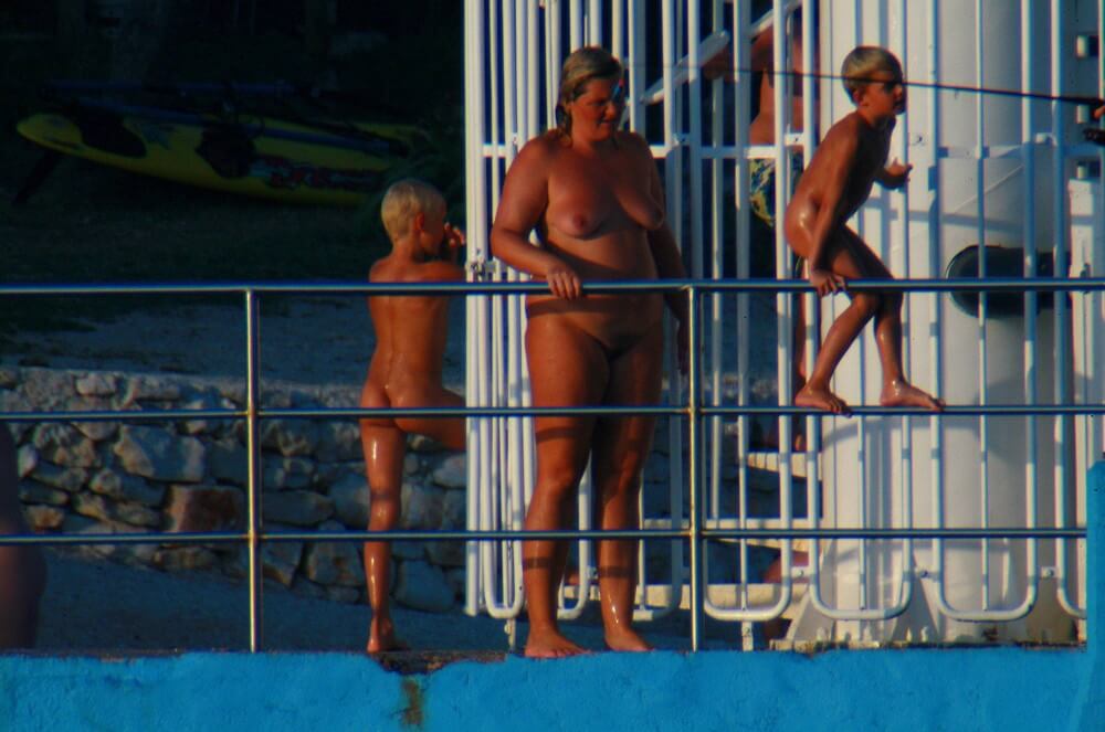 Uka FKK Water Play - Naturists believe in themselves and their potential