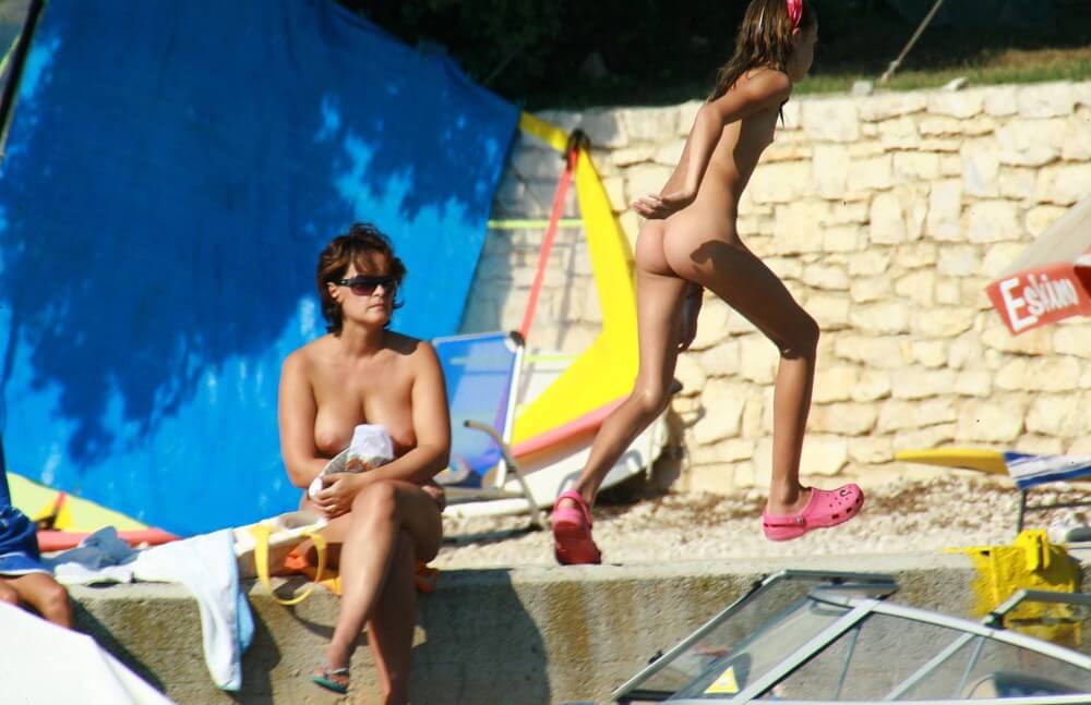 Bright Day Sun Tanning pics - Nudism helps us accept ourselves and others