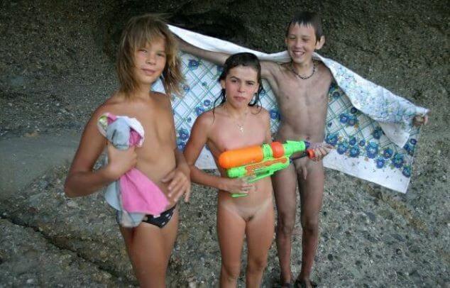 Naturism photo gallery # 33 - The idea of freedom and self-acceptance, as embodied by Adam and Eve, is important