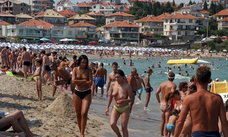 Enature - resort in solar Bulgaria - It is a philosophy based on trust and respect for the naked body and nature