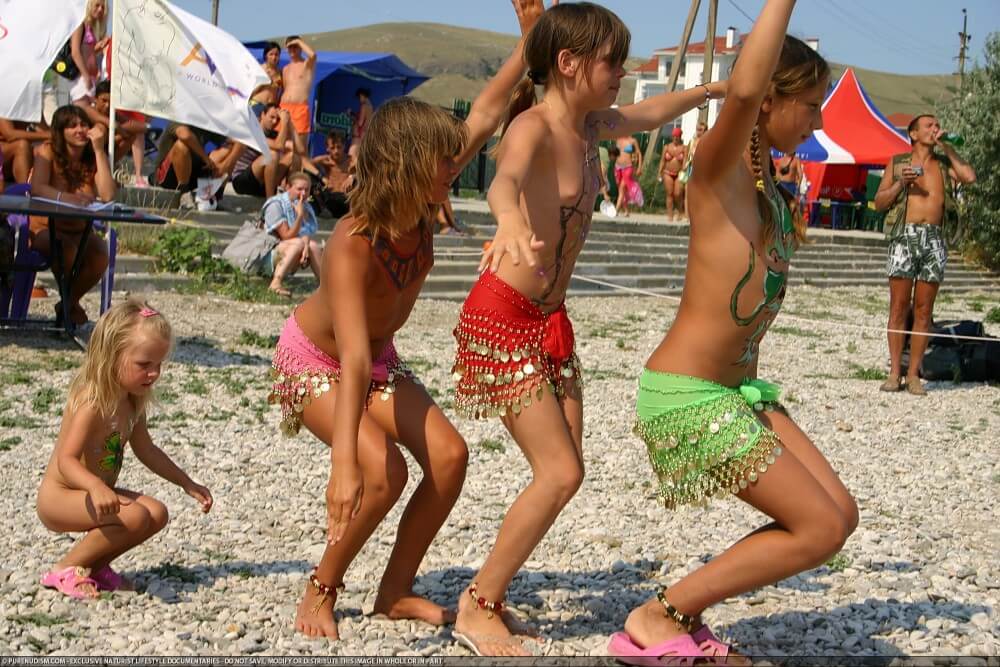 Festival and dancing photos - Naturism and nudism are a path to inner freedom