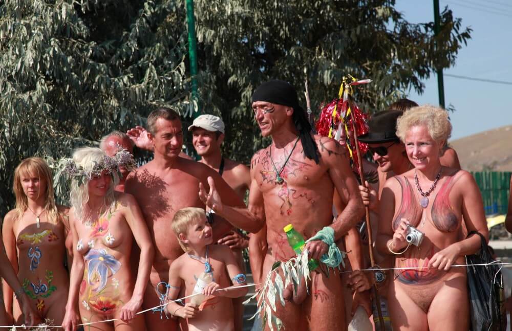 Naturist Day From Behind pics - Nudism is a way to improve health and boost self-esteem