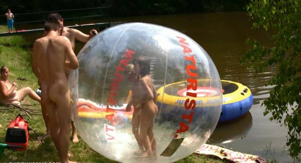 Daytime Family Picnic Full HD - Nudism supports personal freedom and individuality