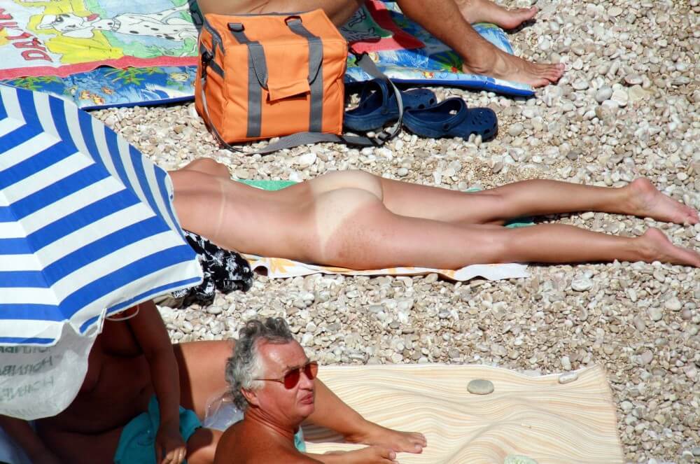 Naturists Beach Relaxation pics - Nudism promotes psychological and physical well-being
