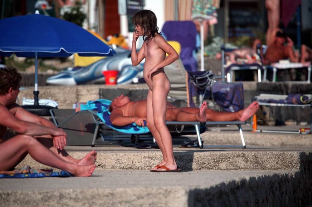 Girl Walk to Nudist Shower pics - It strives for inner balance—not being afraid to be naked among those like you