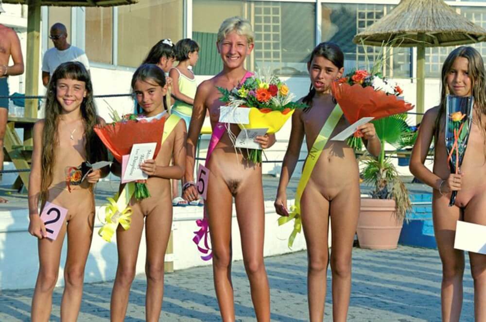 Beauty contest FR photos - Naturists live in harmony with nature