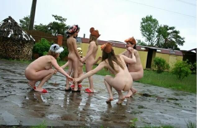 Naturism photo gallery # 23 - Nudism is an expression of freedom and individuality