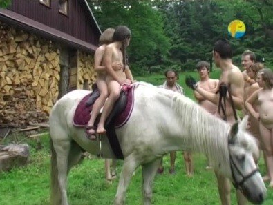 Naturist Freedom: In the Sun - This is how naturism culture manifests itself