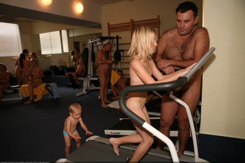 Record room naturists photos - The practice of nudism helps overcome insecurities and overcome fears