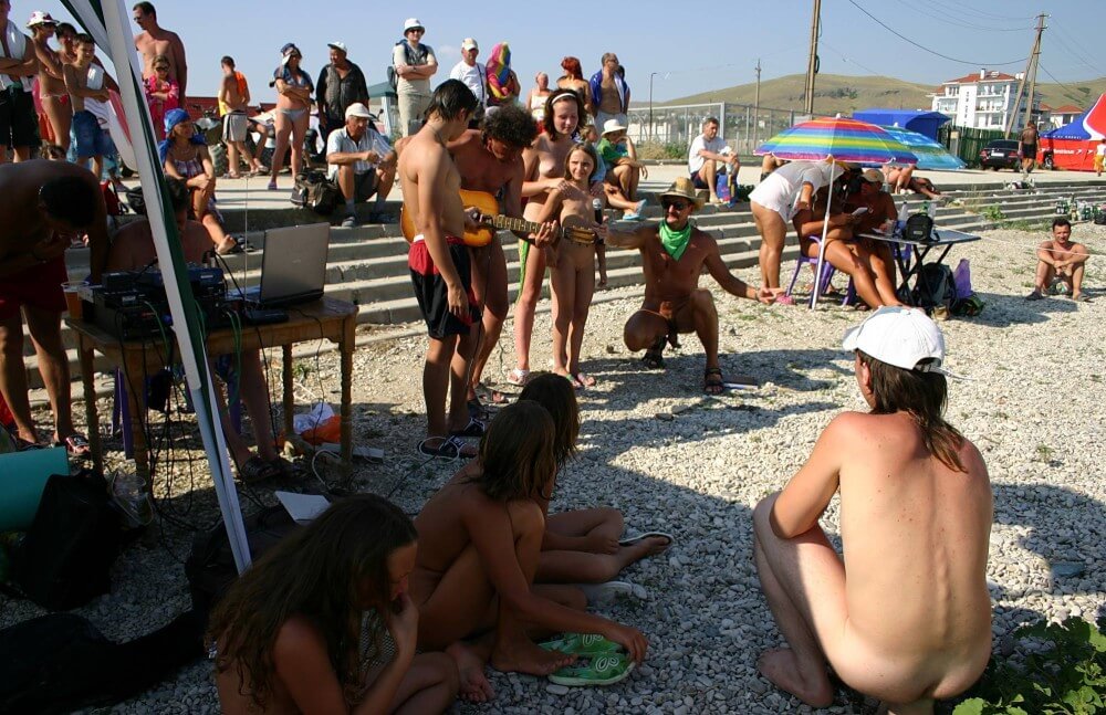 Nude Party By The Steps pics - A slight inclination toward nudism