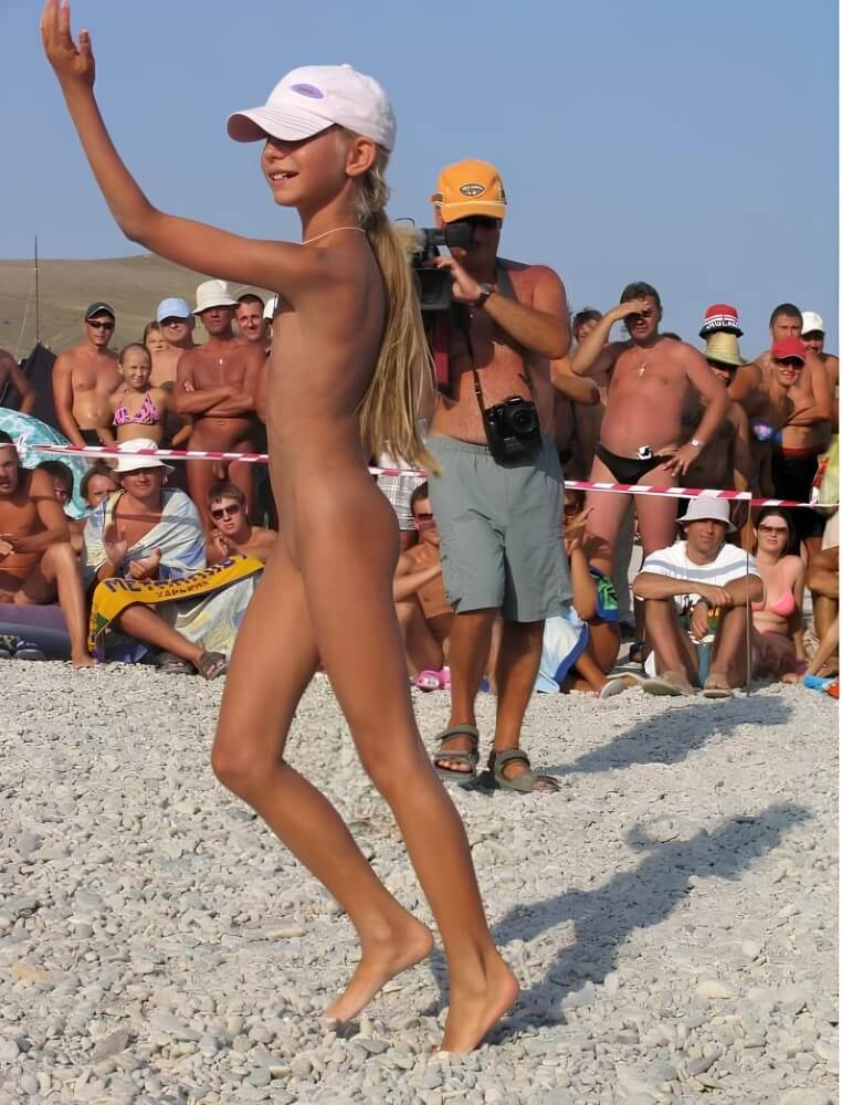 Holiday of the Neptune photos - Nudism promotes personal freedom