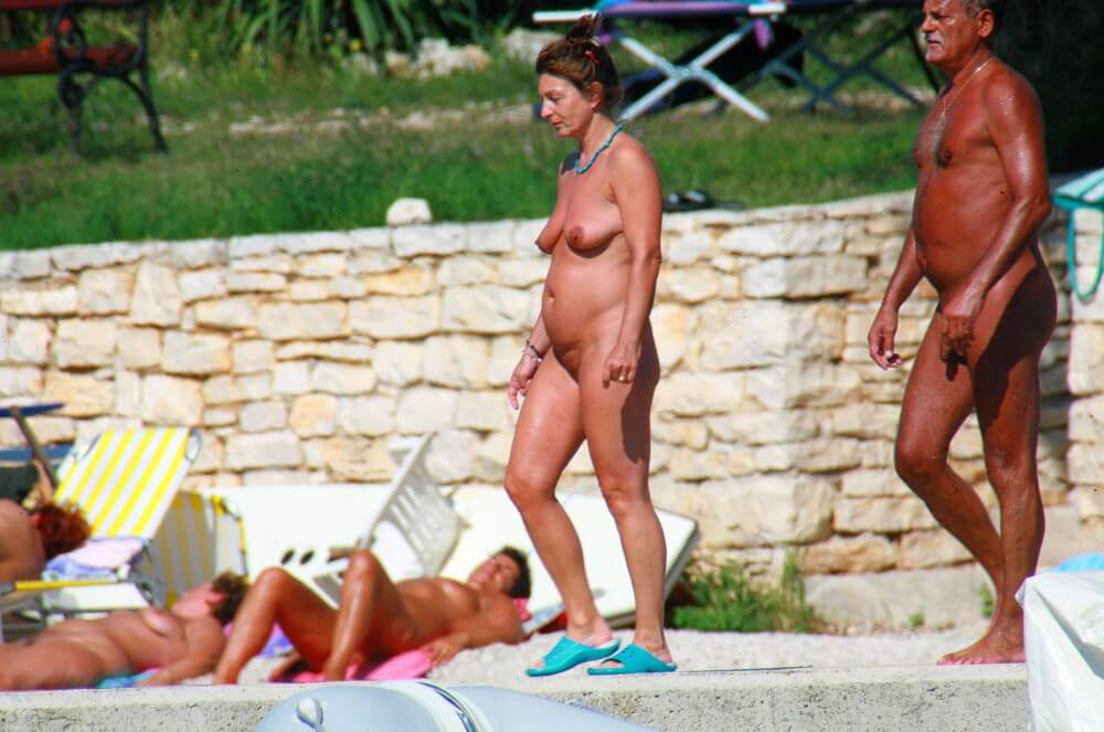 Ula FKK Wall-Side Passby photos - People come together in unity with nature to take off their clothes