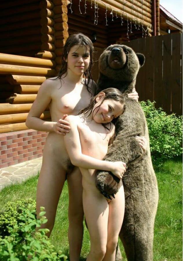 Naturism photo gallery # 57 - Nudism reduces self-consciousness