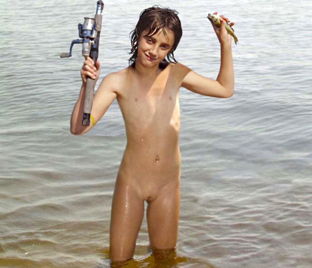 Naturism photo gallery # 42 - Nudity fosters the development of trust and sincere relationships