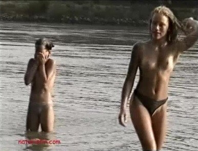 Naturistin: Dirty Girls - Freedom as the core principle of naturism