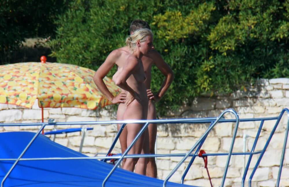 Casual Beachside Strolling pics - Nudity helps one better understand oneself and the surrounding world