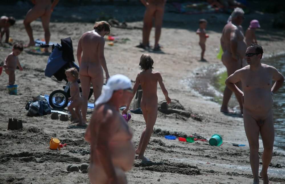 Jr Coastal Beach Paradise pics - Its one thing to see nudists, but another to be a nudist yourself
