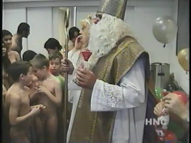 Helios Natura: Grandmas Christmas Party - Nudism improves health and boosts self-esteem